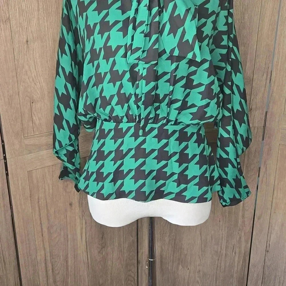 Geometric Green and Black Women's Top blouse - Picture 3 of 10